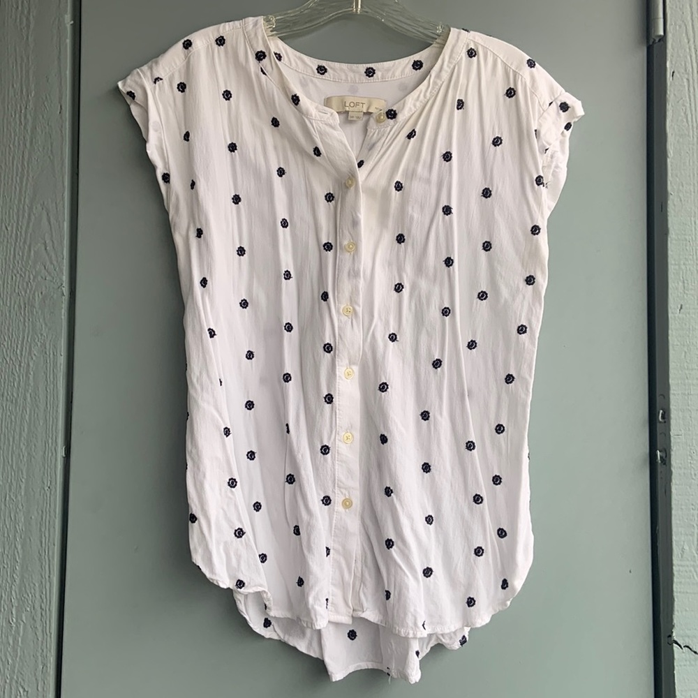 Loft Petites Short Sleeve White Blouse with Navy Embroidered Flowers Size MP